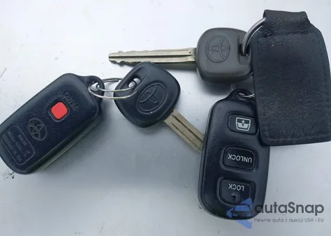 2005 Toyota Sequoia Sr5 V8 from USA, damaged, VIN 5TDBT44A95S255387